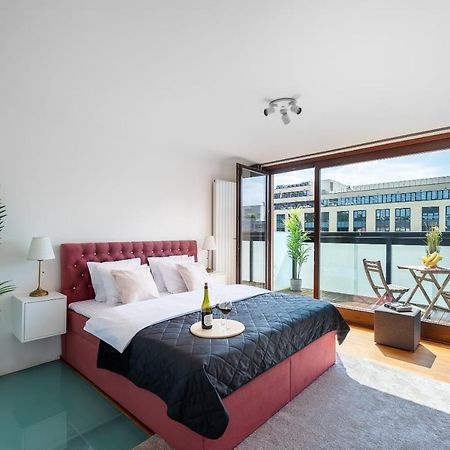 Apartment With Balcony And Parking Near The Prague Museum Buitenkant foto