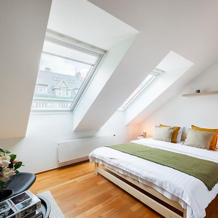Apartment With Balcony And Parking Near The Prague Museum Buitenkant foto