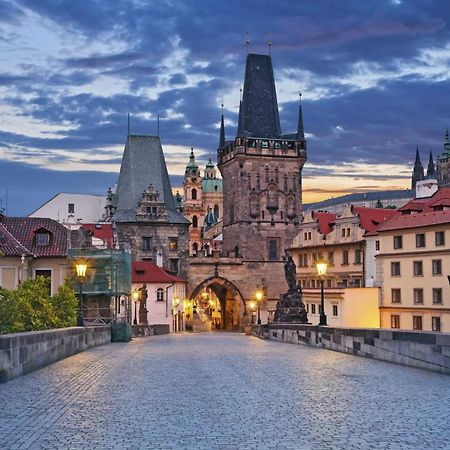 Apartment With Balcony And Parking Near The Prague Museum Buitenkant foto