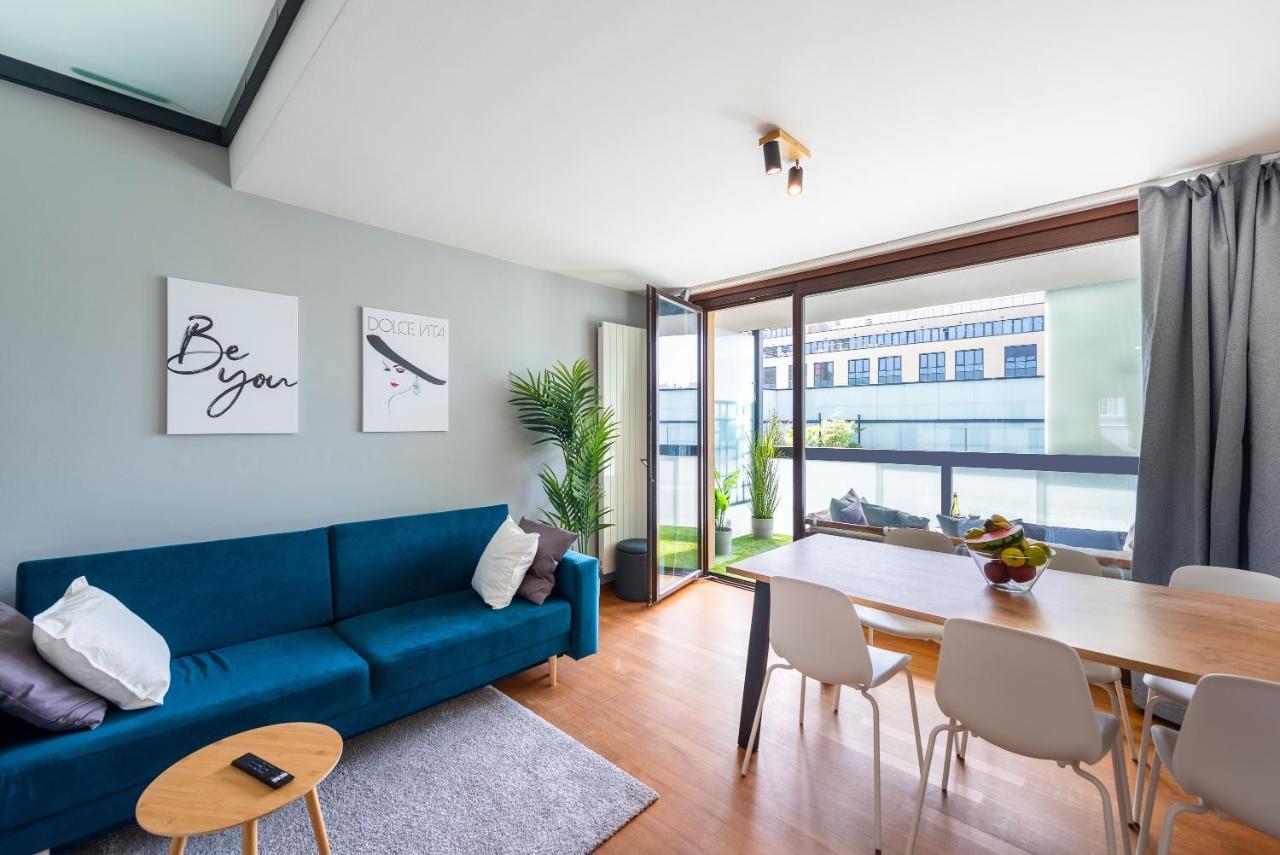Apartment With Balcony And Parking Near The Prague Museum Buitenkant foto