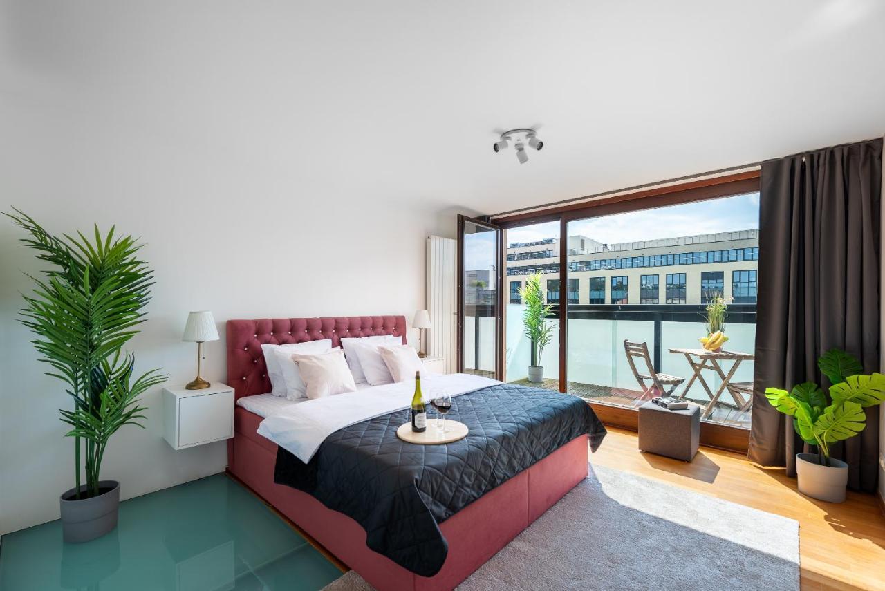 Apartment With Balcony And Parking Near The Prague Museum Buitenkant foto