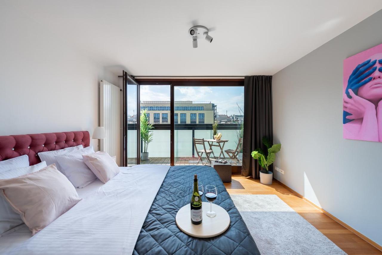 Apartment With Balcony And Parking Near The Prague Museum Buitenkant foto