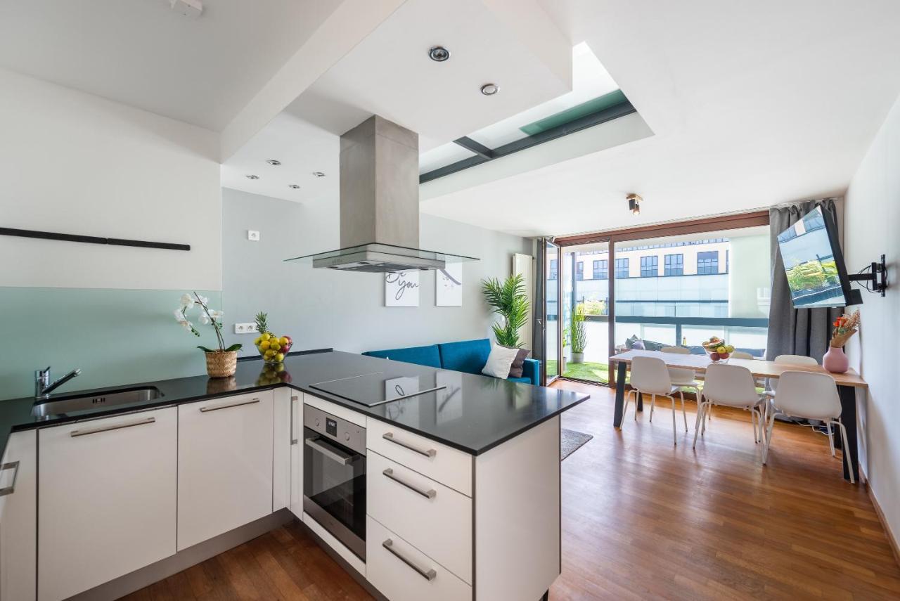 Apartment With Balcony And Parking Near The Prague Museum Buitenkant foto