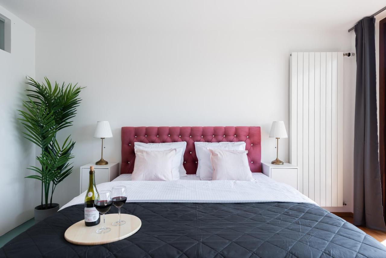 Apartment With Balcony And Parking Near The Prague Museum Buitenkant foto