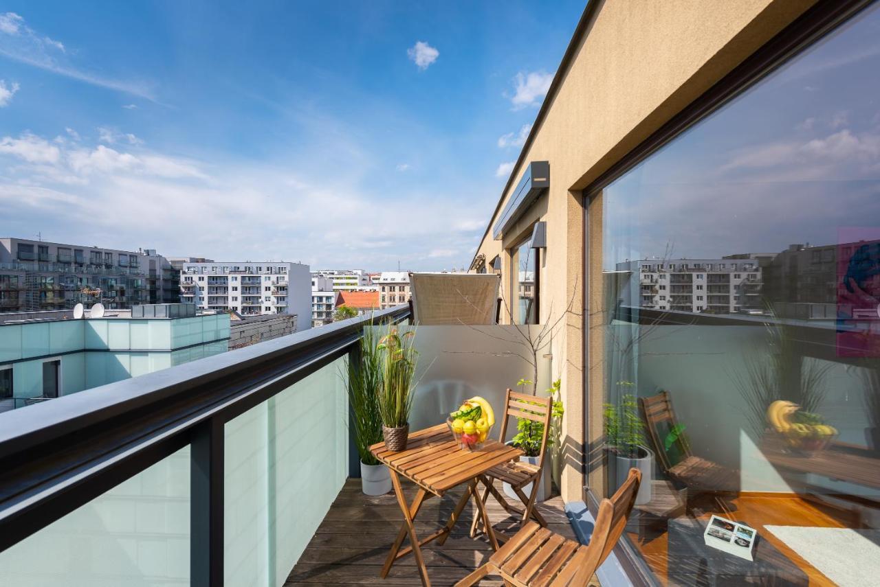 Apartment With Balcony And Parking Near The Prague Museum Buitenkant foto