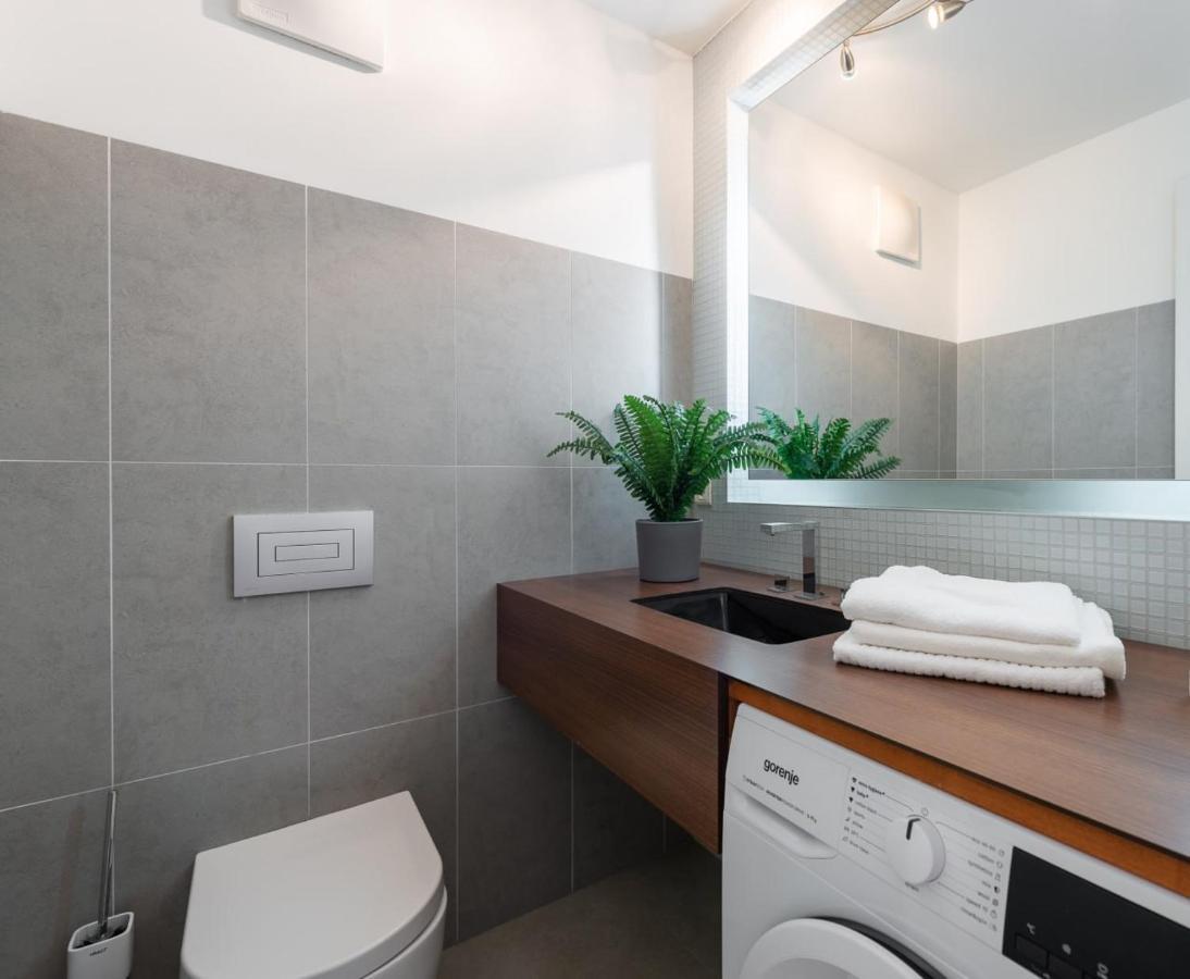 Apartment With Balcony And Parking Near The Prague Museum Buitenkant foto